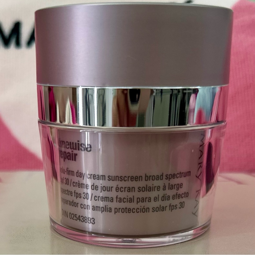 Mary Kay  TIMEWISE REPAIR® VOLU-FIRM® SET
Restore what was lost.50+ Mother’s Day